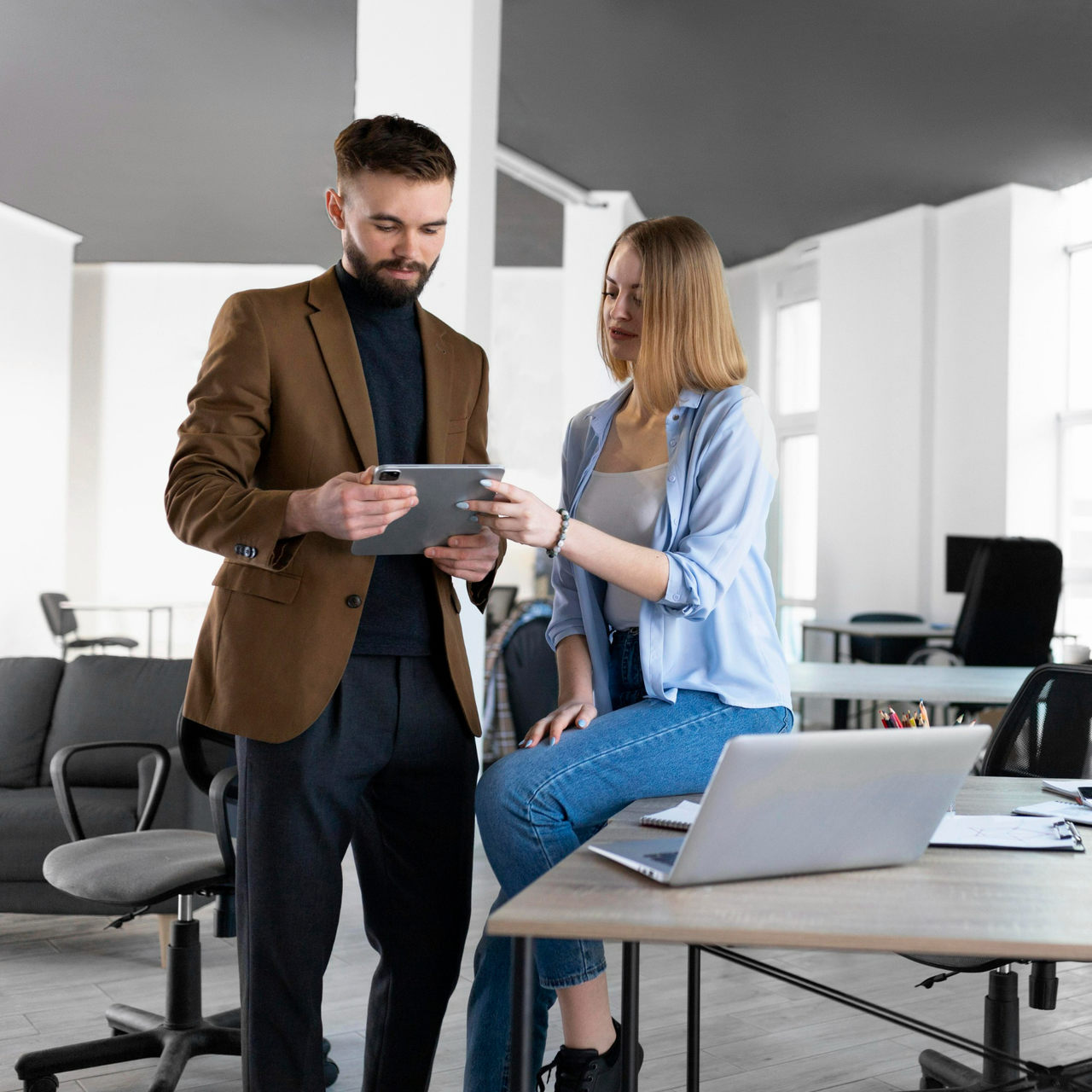 coworkers-having-work-meeting-office_Easy-Resize.com